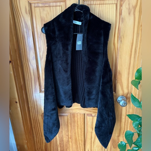 NWT Black Faux Fur Vest - Picture 4 of 8